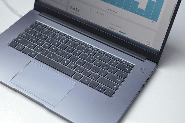 Inside the Live Dealer Studios: How Katanaspin Casino Brings Real‑Time Action to Players